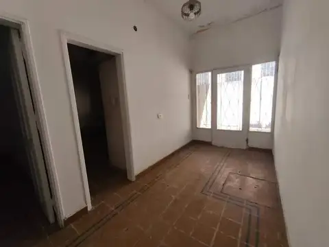 VENTA CASA CON DEPOSITO Y DEPARTAMENTO PUEYRREDON