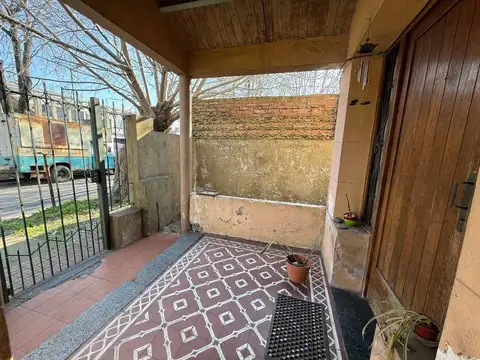 Calle 121 entre 76 y 77 2100