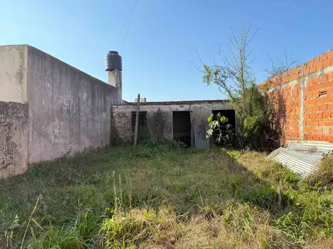 Calle 121 entre 76 y 77 2100