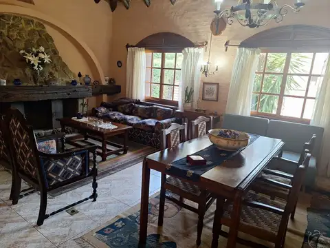 Casa 5 ambientes con 3 baños