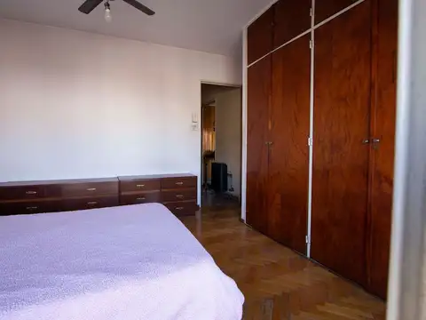 Casa 4 ambientes con deposito o local. Patio