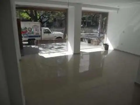 Local en Venta Via Pública