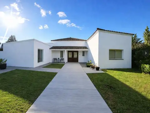 Casa en venta con pileta.