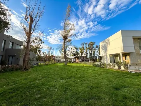 OPORTUNIDAD lote central alvarez del bosque 700 mts!