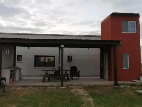 Oportunidad, quincho con pileta en San Vicente. Permuta