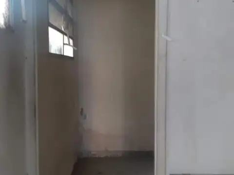 LOCAL MUY BUENA UBICACION