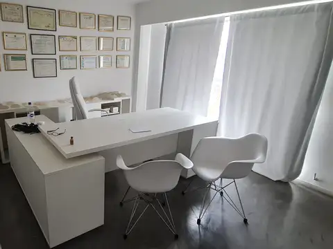 Oficina 10 ambientes con 2 baños