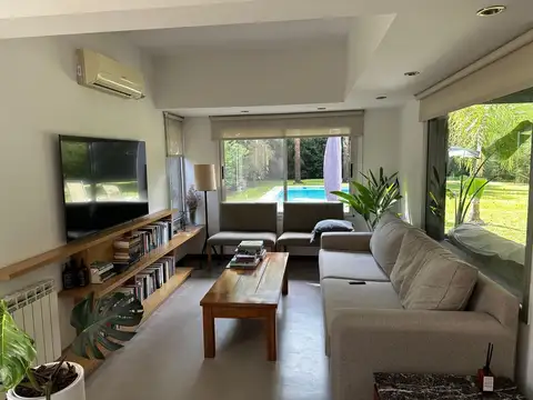 Casa en Venta con 4 cocheras