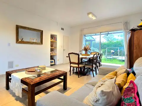 Casa 7 ambientes con 4 baños