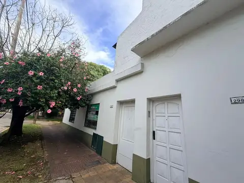 Casa ideal para inversores con excelente ubicacion. esquina