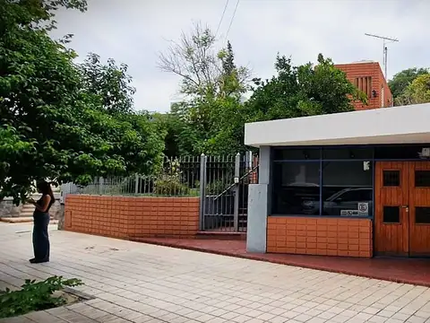 VENTA GRAN CASA EN AV LIBERTADOR Y ALVEAR. CAPITAL