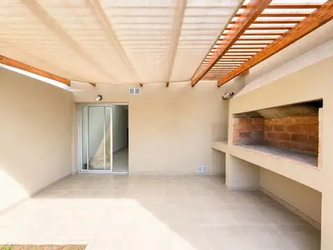Depto Tipo Casa en Alquiler con 1 cocheras