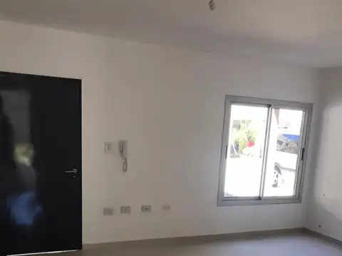 Depto Tipo Casa en Alquiler en Padre Claret, $ 1.550.000