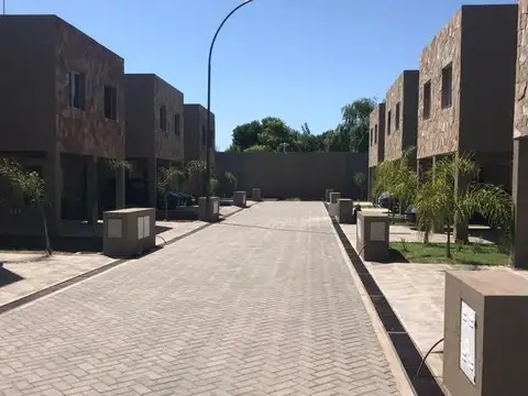 Depto Tipo Casa en Alquiler de 3 dormitorios