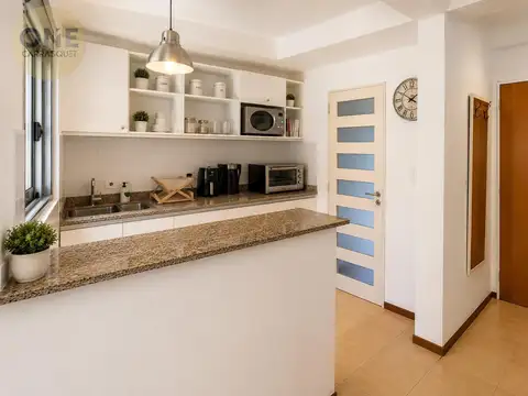Casa en Alquiler con 2 cocheras