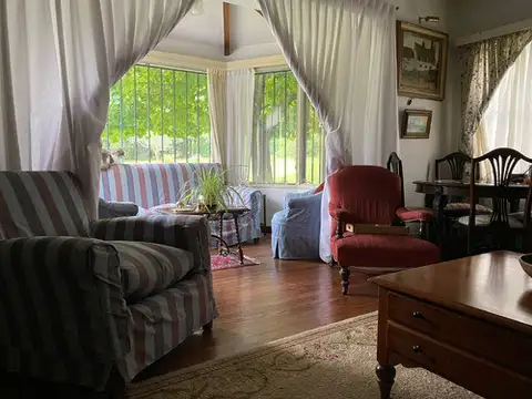 Casa 7 ambientes con 4 baños