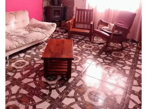 Casa 6 ambientes con 2 baños