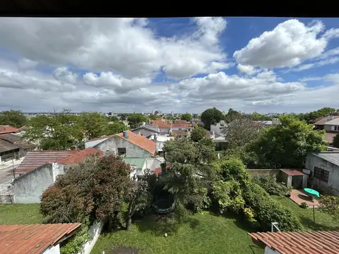 Depto Tipo Casa en Venta con 1 cocheras