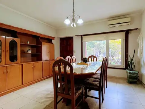 Casa 5 ambientes con 3 baños