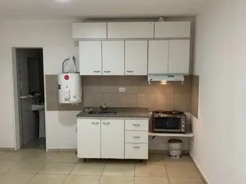 Monoambiente a 3 cuadras de Av. Hipólito Yrigoyen!