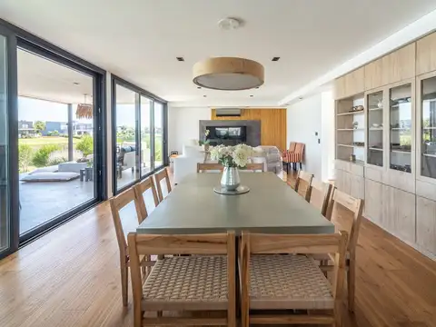 Venta-Casa  4 amb. Vista a la Laguna en El Naudir