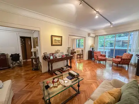 Distinguido 2 dormitorios, Escritorio (o 3er dormitorio), dependencias y Cochera