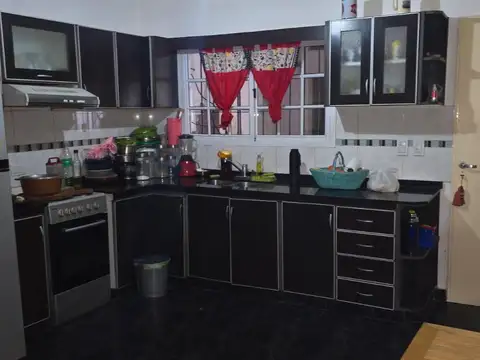 Casa en Alquiler con 2 cocheras