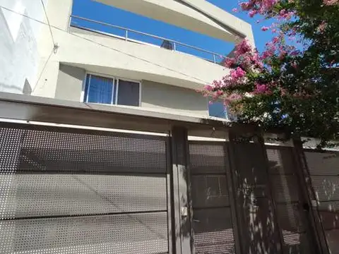 Venta Tríplex 4 Ambientes en Olivos  Jardín y Terraza Privada