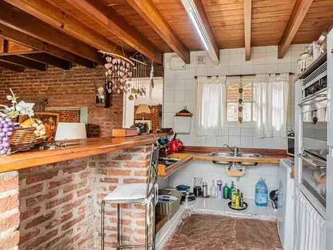 Casa 5 ambientes con 2 baños