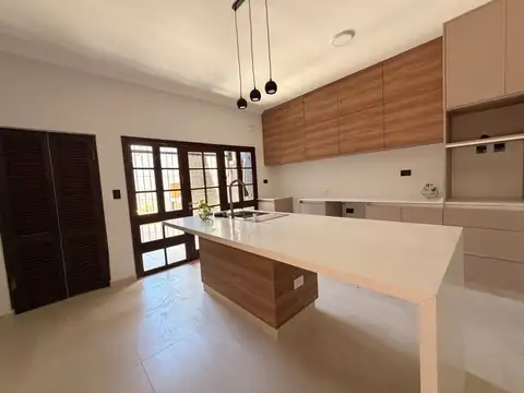 CASA 3 DORMITORIOS PLANTA BAJA BARRIO URCA