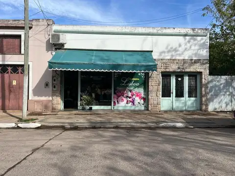 CASA  CÉNTRICA EN VENTA - CAÑUELAS