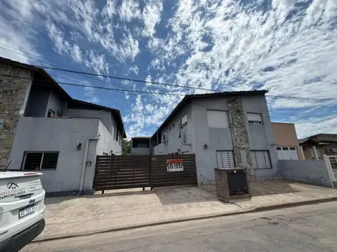 ROLDAN - ZONA CENTRICA. DUPLEX  3 DORMITORIOS .