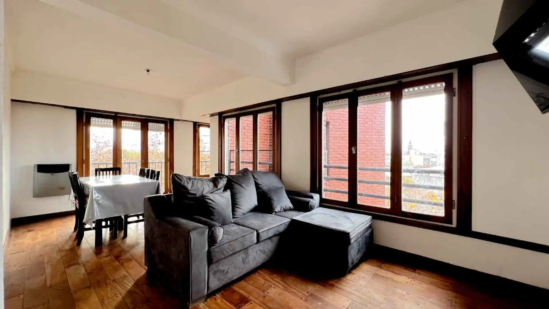 Depto 3 amb al frente, 67m² con dependencia — Centro