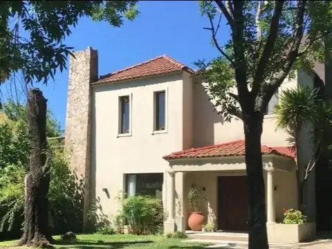 Casa en venta Villa Nueva Tigre 4 ambientes pileta y quincho