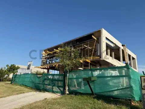 Casa 4 ambientes con 4 baños
