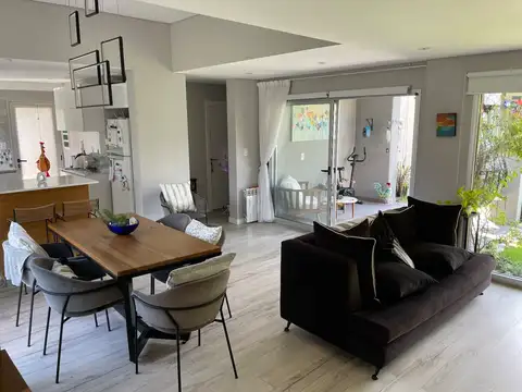 Casa 3 ambientes con 3 baños