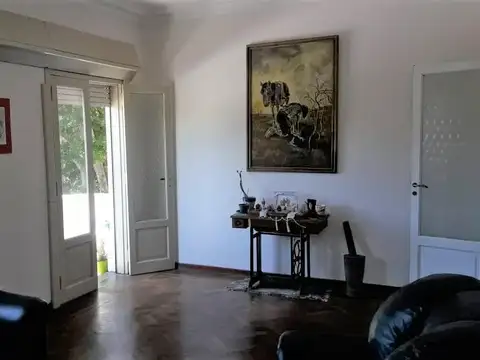 Casa en Venta con 6 cocheras