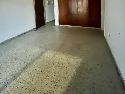 Hipólito Yrigoyen 2000, Piso 1