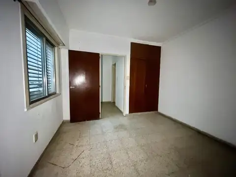 Hipólito Yrigoyen 2000, Piso 1