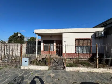 VENTA CASA 4 AMB CON COCHERA EN FLORENCIO VARELA