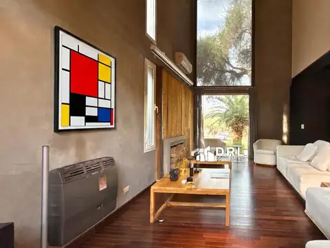Casa 8 ambientes con 3 baños
