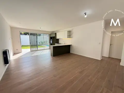 Casa 4 ambientes con 2 baños