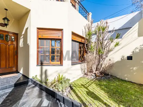 VENTA CASA JARDIN PISCINA COCHERAS