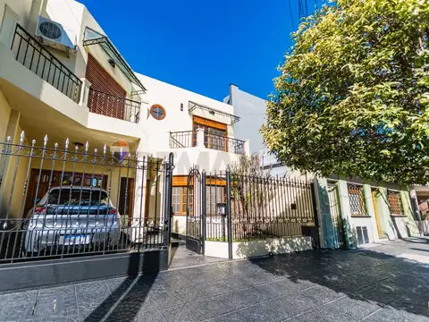 VENTA CASA JARDIN PISCINA COCHERAS