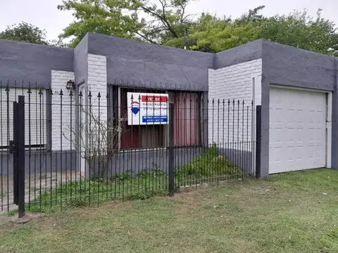 VENTA CASA EN PILAR CON JARDIN