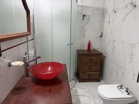 Casa en Alquiler con 2 cocheras