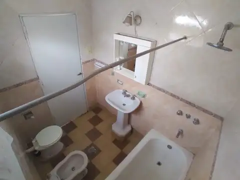 CASA  ANTIGUA IDEAL EMPRENDIMIENTO COMERCIAL  EXCELENTE UBICACION