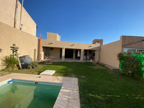 Casa con pileta en Venta - B°privado Cina Cina - Guaymallén