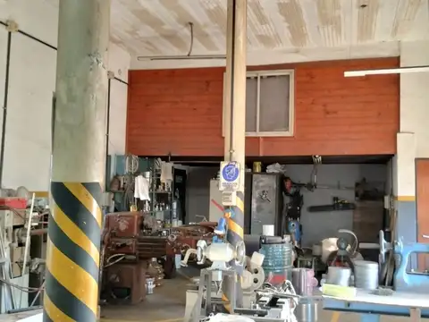 VENTA CASA 4 AMB Y TALLER APTO CREDITO