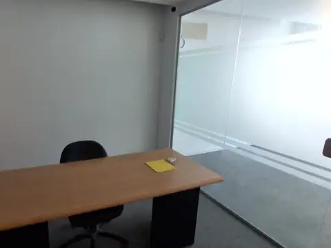 Excelente Oficina en Alquiler en Microcentro a Metros de Florida